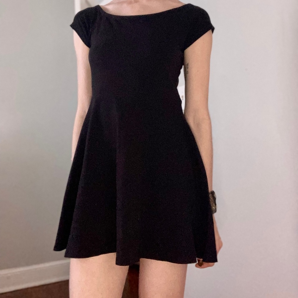Large Solid Black Forever 21 Mid Length Dress Short Sleeve Scoop Back